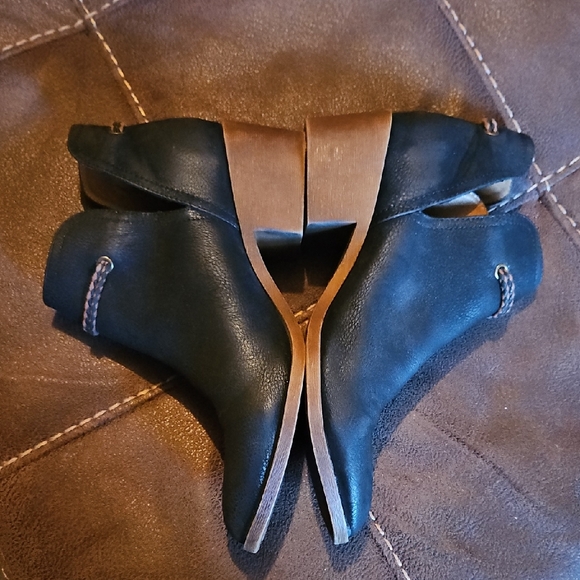 Groove Calli Western Ankle Boots with Rope Detail - Picture 5 of 16